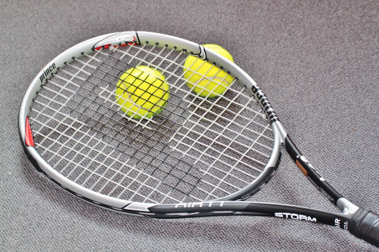 Desempenho das tenistas alemãs decepciona em Roland Garros, enquanto Altmaier avança