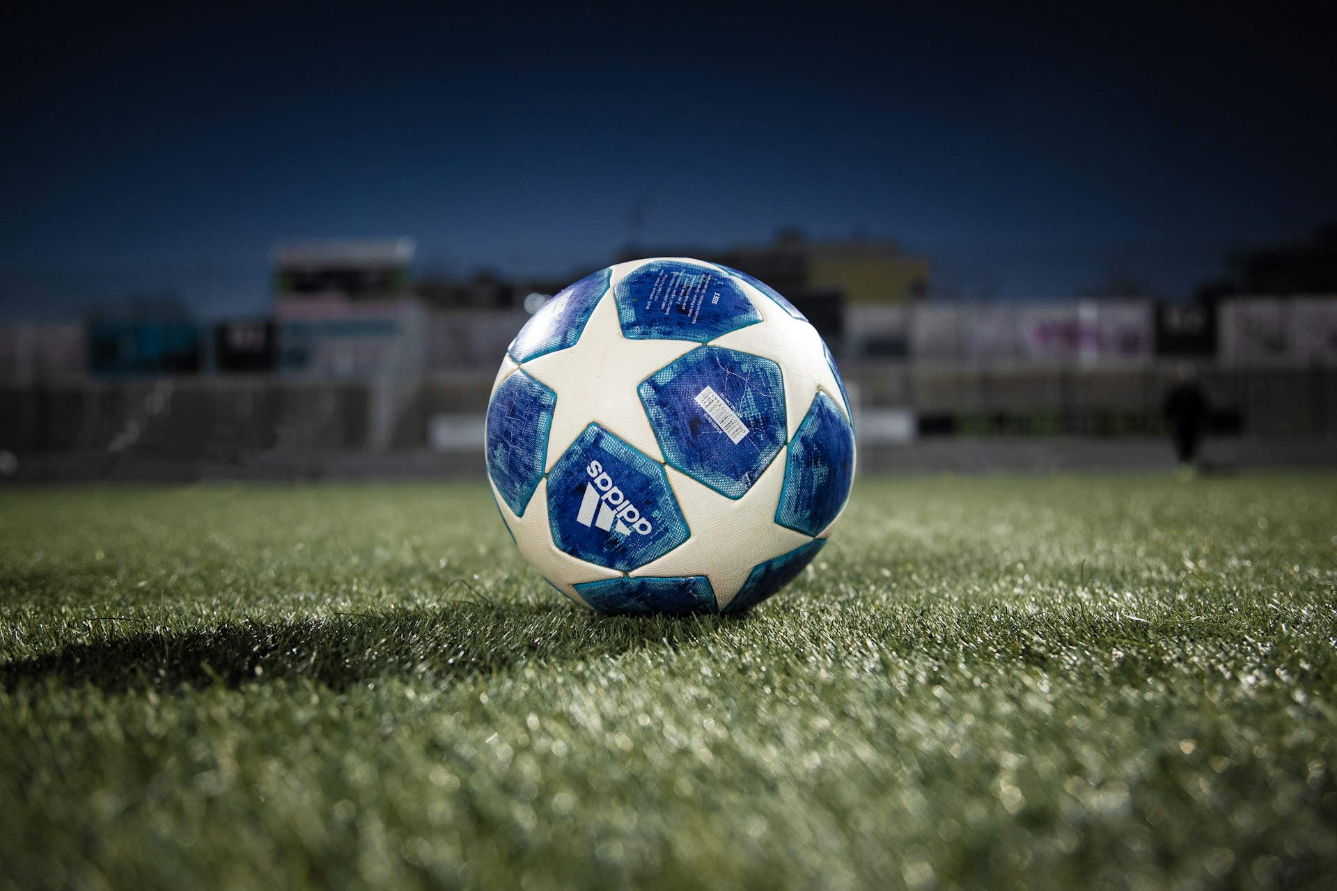 Resiliência e Identidade no Futebol Basco: O Suor no Anoeta e a Lealdade no San Mamés